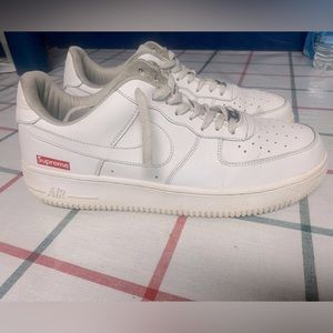 SIZE - 11.5 Nike Air Force 1 Low Supreme White
